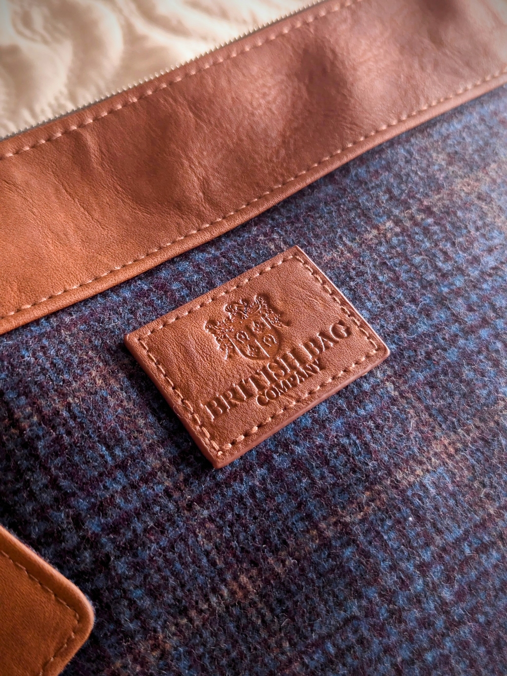 British Bag Company Plaid Crossbody Flat Bag Wallet Set - Picture 3 of 3